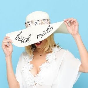 BEACH MODE FLOPPY HAT